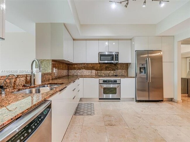 Building Photo - 3330 NE 190th St