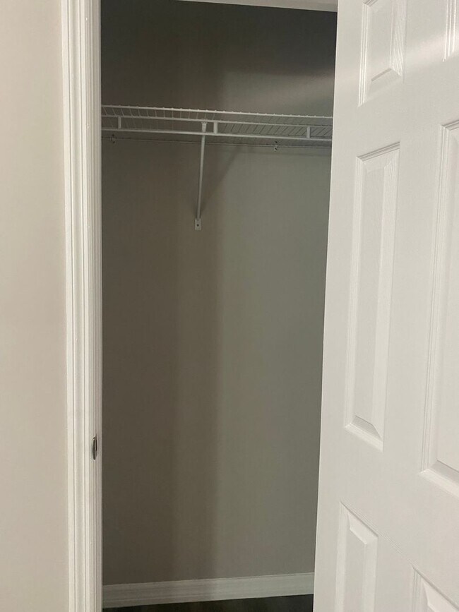 Building Photo - 5557 Arlington Rd