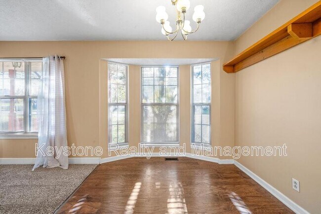 Building Photo - 609 Artic Ave