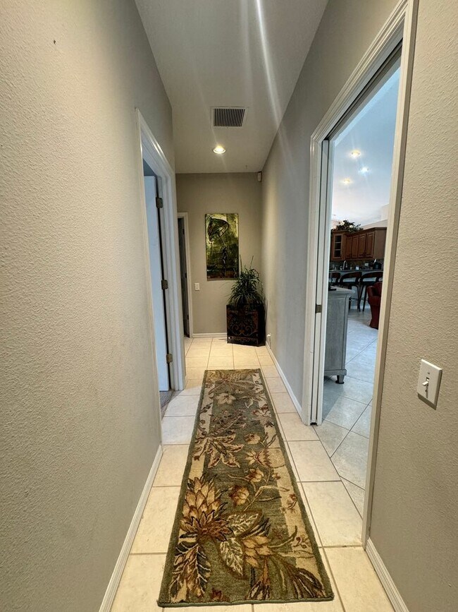 Building Photo - 4 Bedroom 2 Bathroom + Den - Attached Garage and  Heated  Pool!