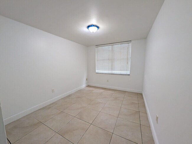 Building Photo - 1800 Sans Souci Blvd