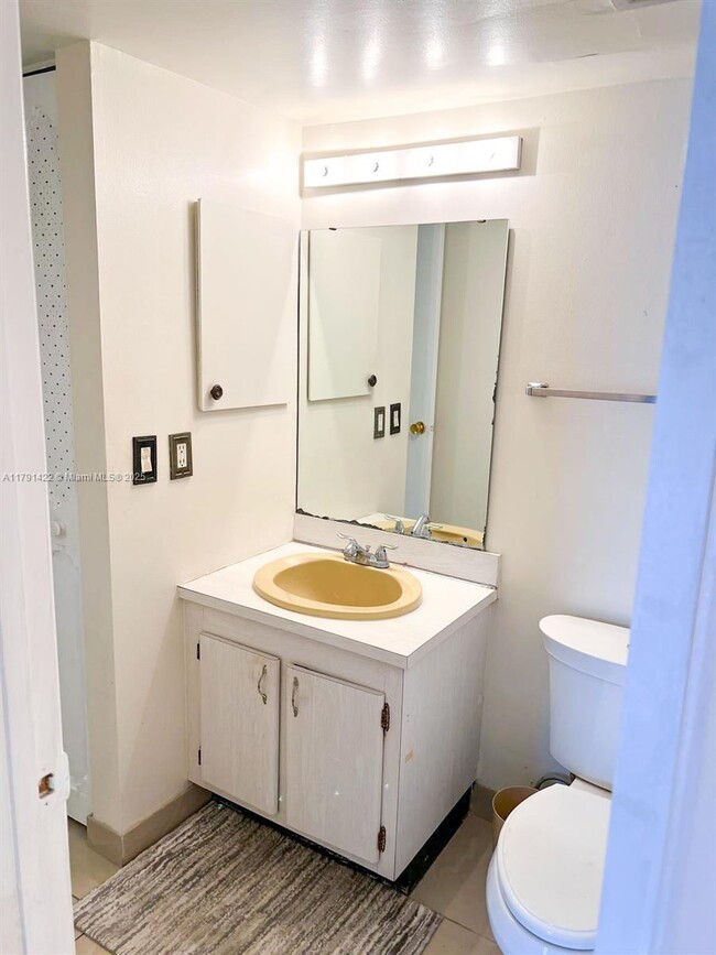 Building Photo - 20400 W Country Club Dr