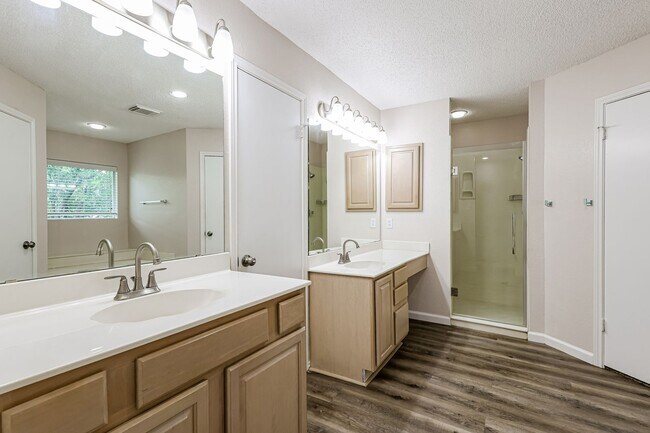 Building Photo - Hidden Gated community about 7 miles from Randolph Air Force Base