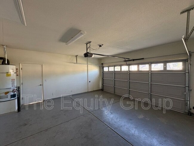 Building Photo - 6227 W Oak Ave