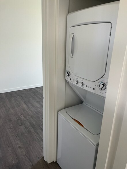 Building Photo - 6670 Long Lake Rd SE