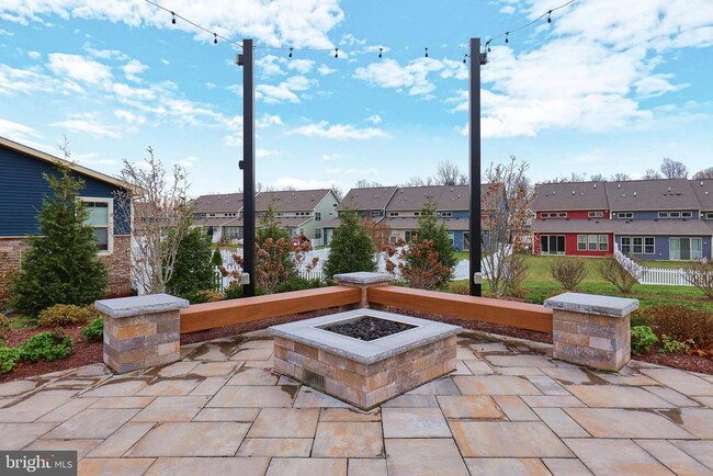 Building Photo - 1006 Shenandoah View Pkwy