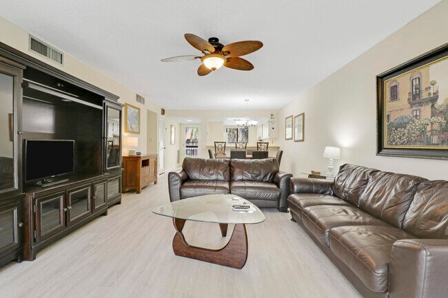 Building Photo - 1600 NE Dixie Hwy