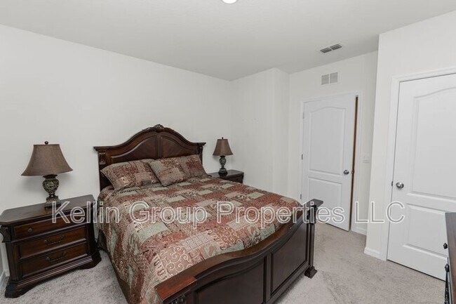 Building Photo - 833 Ambleside Dr