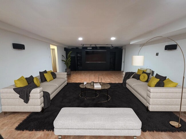 Primary Photo - 86 Keer Ave