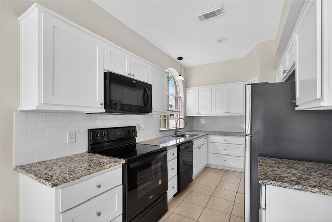 Building Photo - 5515 Strack Rd