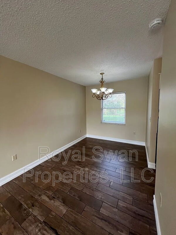 Building Photo - 1920 E Edgewood Dr