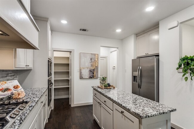 Building Photo - 1423 Lamb Dr