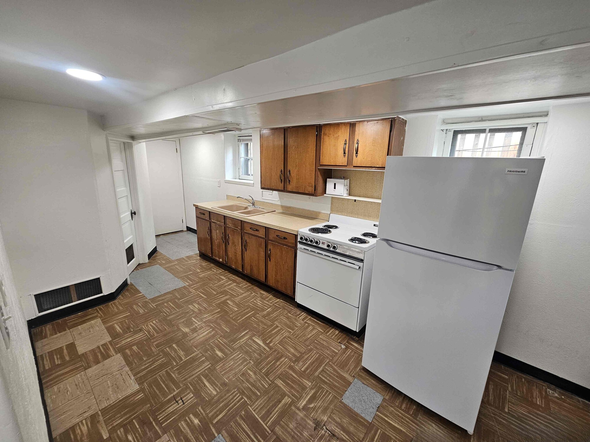 Building Photo - 1032 Lincoln Pl