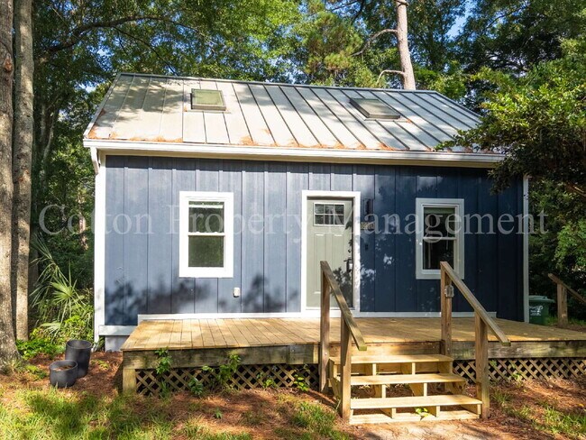 Building Photo - 2 BD/ 1 BA // Cottage Get Away just off of 42nd St // $1,875 per month // Pet Friendly*