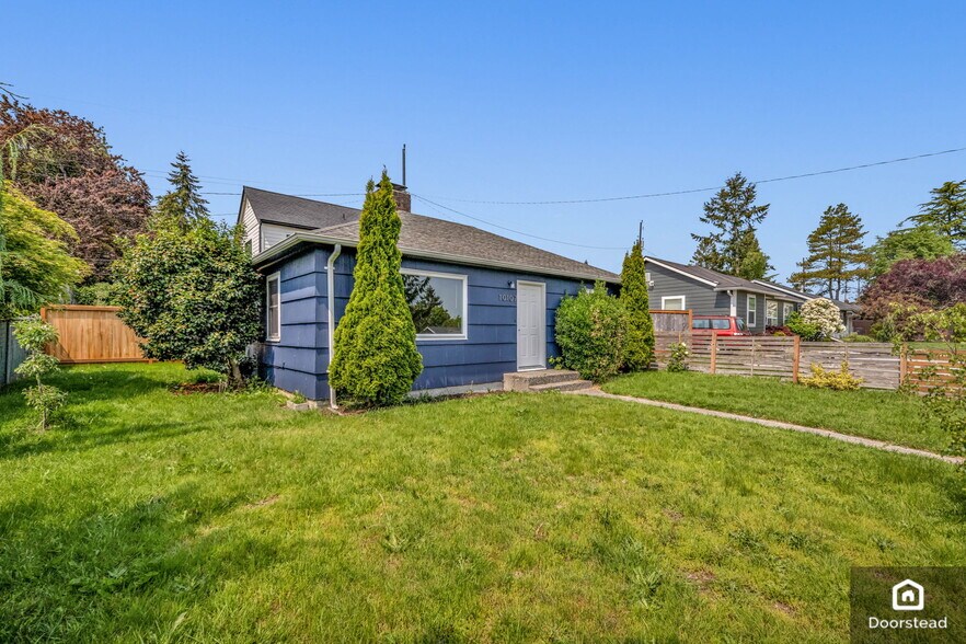 Building Photo - 10107 33rd Ave SW