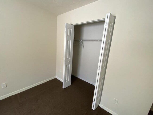 Building Photo - 1091 N Lion Cub Point