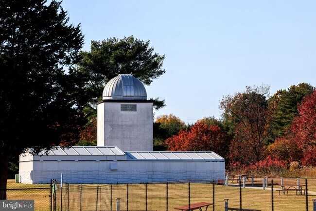 Building Photo - 10622 Cavalcade St