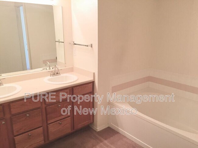 Building Photo - 5609 Crown Ridge Rd NW