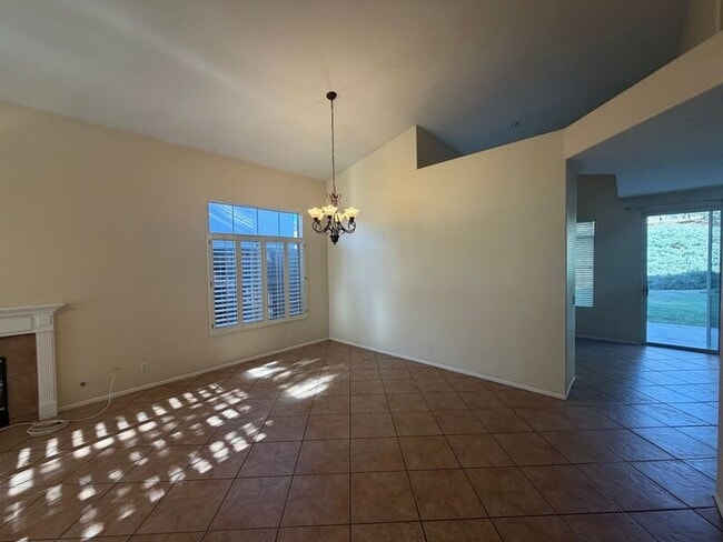 Building Photo - 39366 Calistoga Dr