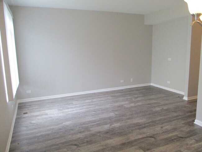 Building Photo - 989 Mesa Dr