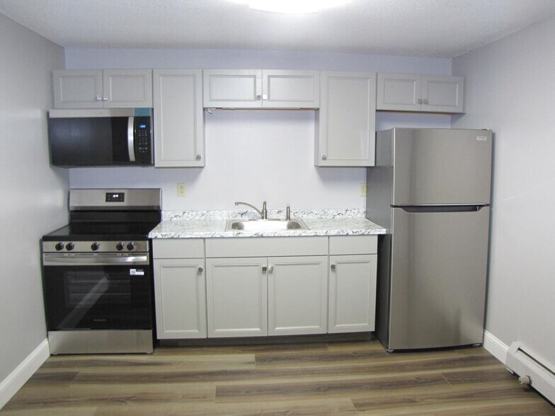 Building Photo - 1225 Bodwell Rd
