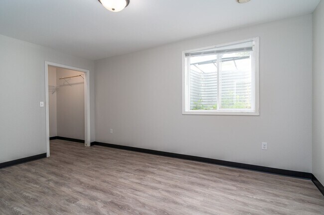 Building Photo - 4 Bedroom, 3 Bathroom Single Family Home