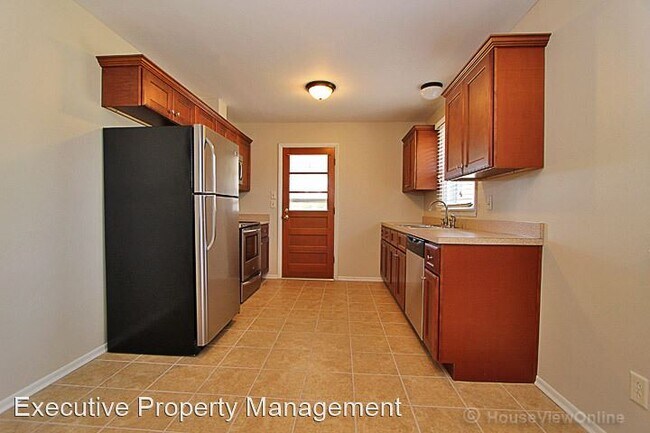 Building Photo - 3 br, 1.5 bath House - 1836 Westwood
