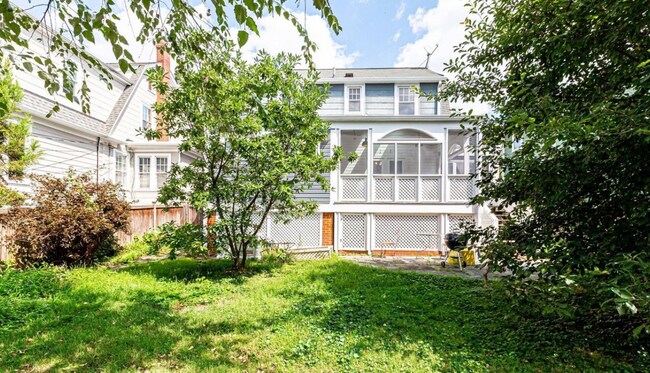 Building Photo - 1606 N Danville St
