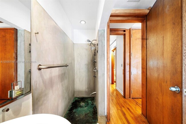 Building Photo - 5627 Granada Blvd