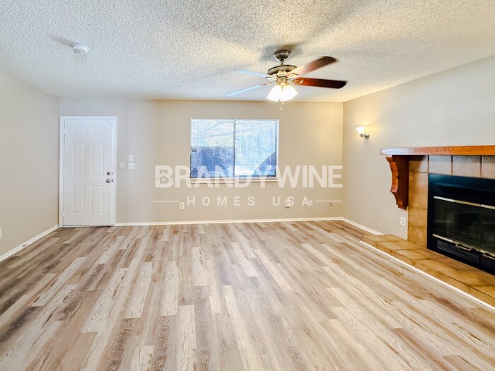 Building Photo - 3436 Woodland Dr
