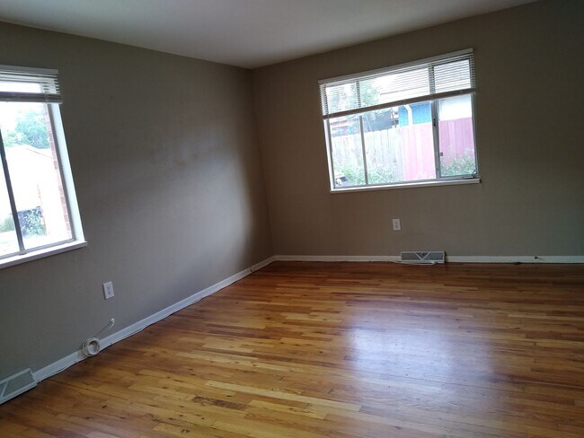 Building Photo - Osceola Duplex