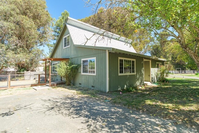 Building Photo - 9527 Old Redwood Hwy N