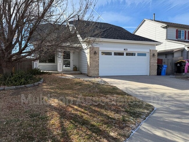 Building Photo - 821 Legend Oak Dr