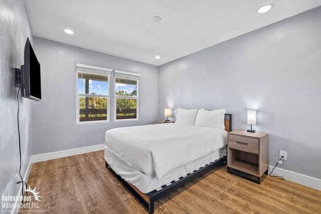 Building Photo - Modern 2Bdm 1Ba Upstairs Unit in North Park!