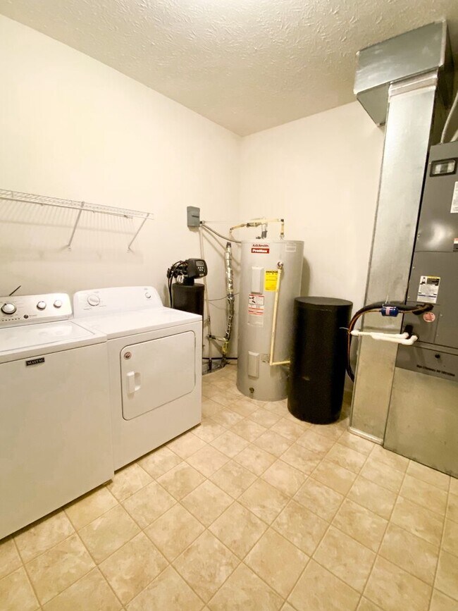 Building Photo - 3 Bedroom Home In Lindberg Village
