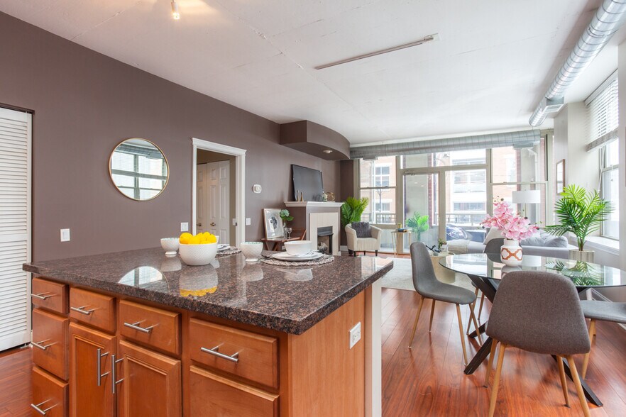 Building Photo - 1001 W Madison St