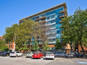 Building Photo - 321 S Sangamon St