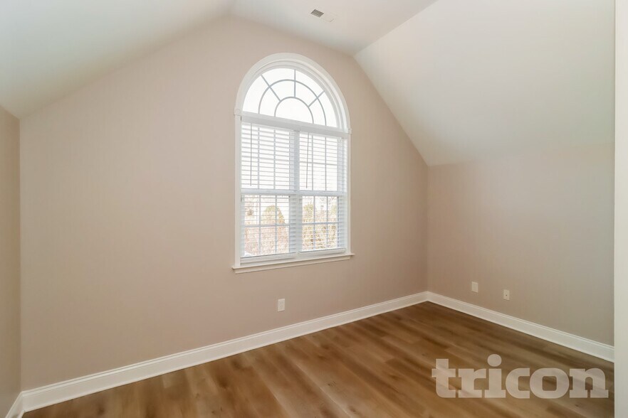 Building Photo - 619 Harrison Dr NW