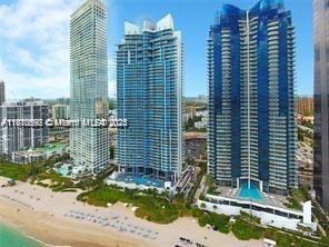 Building Photo - 17001 Collins Ave