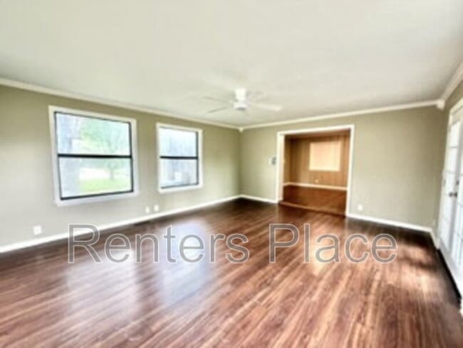 Building Photo - 5501 S Newport Ave
