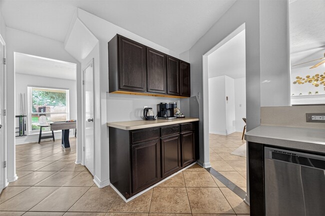 Building Photo - 22727 Tara Way Dr