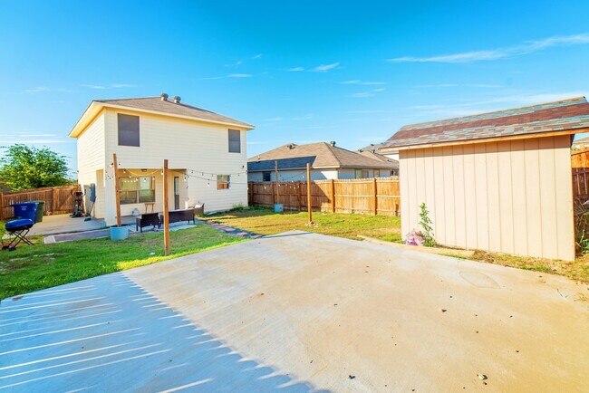 Building Photo - 2021 Port Louisiana Dr