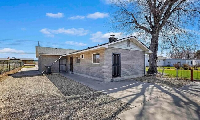 Building Photo - 2519 N Middleton Rd