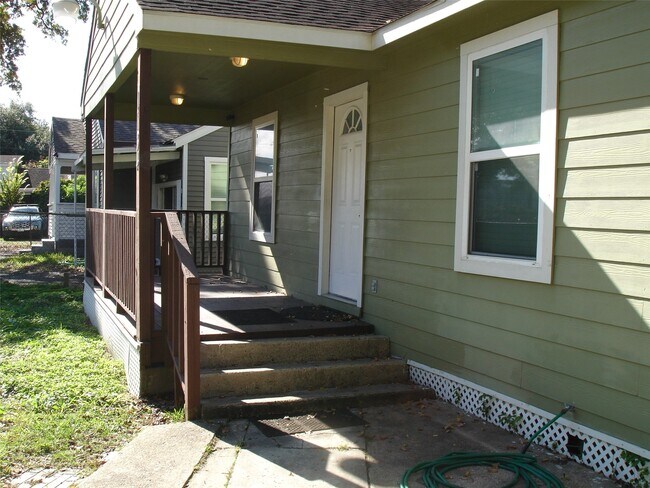 Building Photo - 1134 Hahlo St