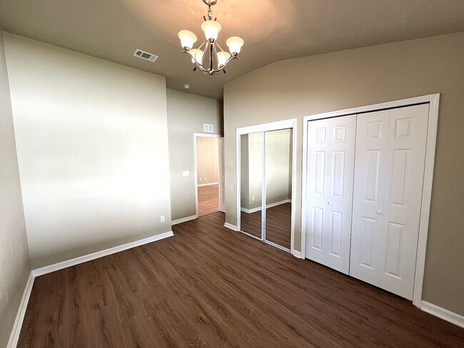 Building Photo - Huge 4 Bed 3 Bath 2 Car Townhome w FENCED YARD  for Rent!