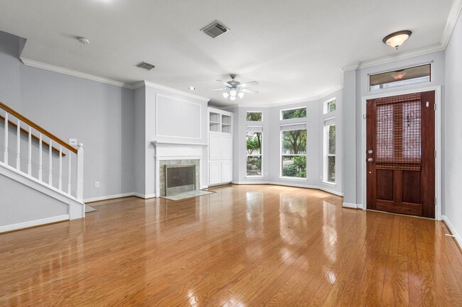 Building Photo - 707 W Heights Hollow Ln