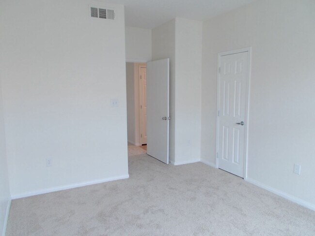 Building Photo - Precious Gem at Sedona on the Blvd!