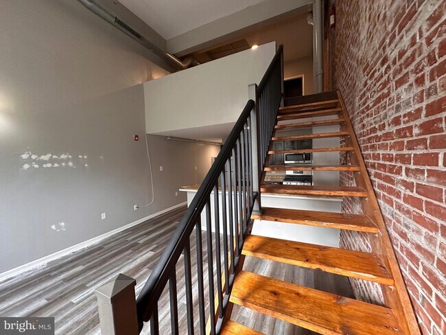 Building Photo - 1302 W Cumberland St