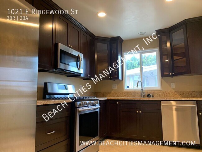 Building Photo - 1021 E Ridgewood St