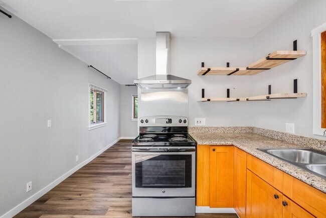 Building Photo - Charming 1 BD 1 BA cottage nestled on a be...